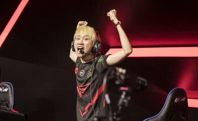 每体：切尔西5000万欧正式报价费尔明，巴萨清楚这笔钱的重要性